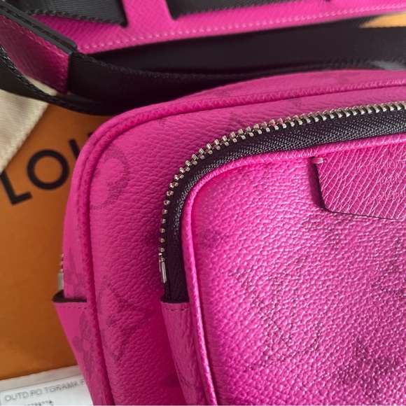 NEW Louis Vuitton Taigarama Outdoor Pouch Belt Bum Bag Hot pink Crossbody taiga - Picture 7 of 11